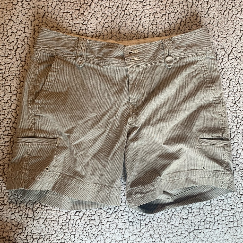 *Eddie Bauer Cargo Shorts Mercer Style size 6